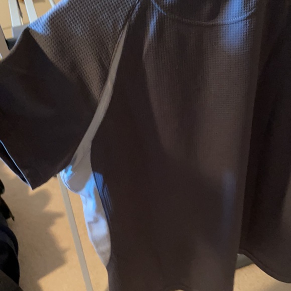 Grey Golf shirt with silver contrast. Fits like XL - Picture 5 of 5